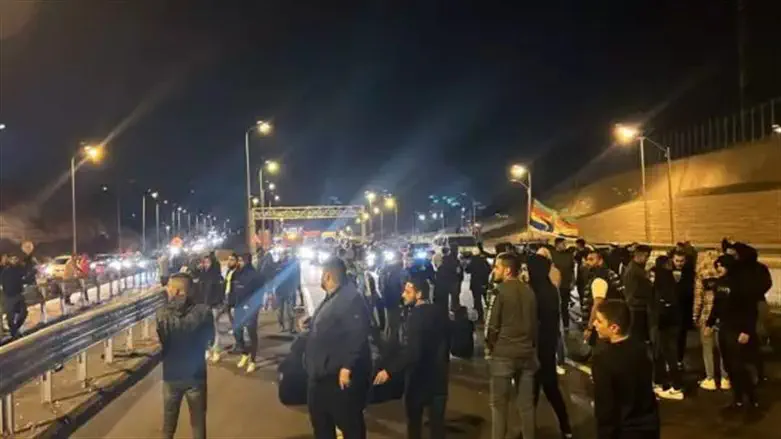 צעירים דרוזים חוסמים את כביש 6 במחאה על חטיפת הנער