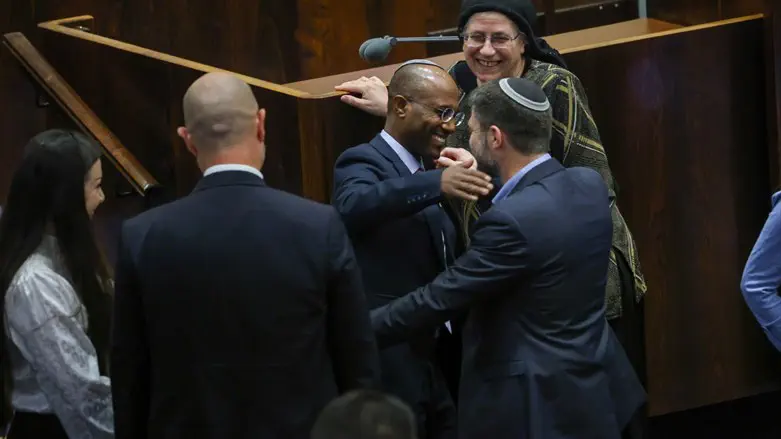 משה סולומון לאחר נאום הבכורה