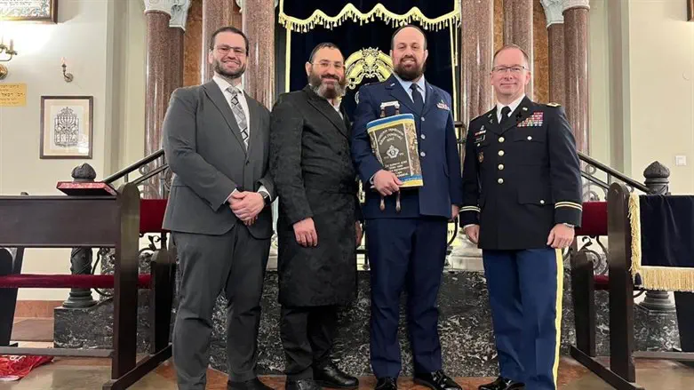 הענקת ספר התורה