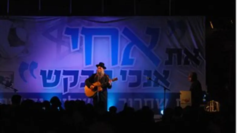 שולי רנד בהופעה בהר גריזים