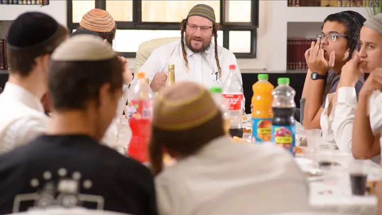 התוועדות בישיבת נחלת יוסף