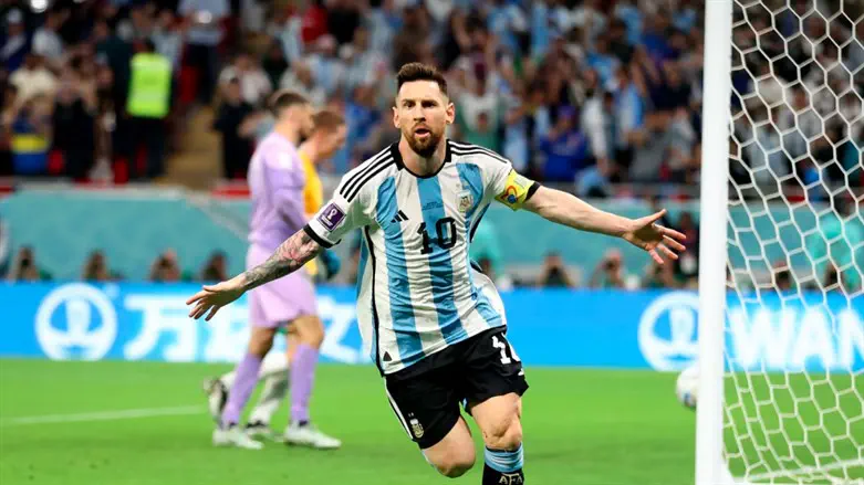 מסי. חוזר ללבוש את המספר 10