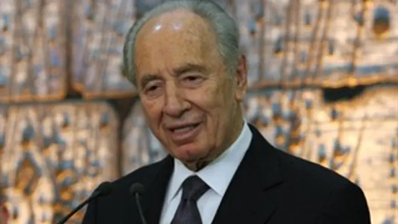 מתרגש. הנשיא פרס