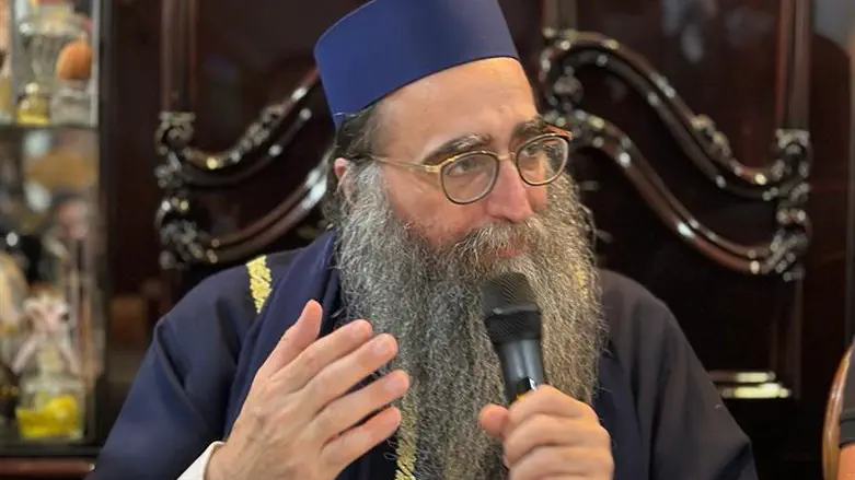 הרב בשיעורו