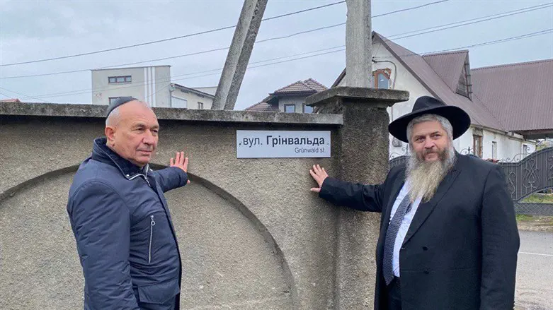 הרב אסמן וראש העיר בחשיפת השם