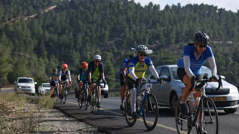 FIDF supporters bike across Israel