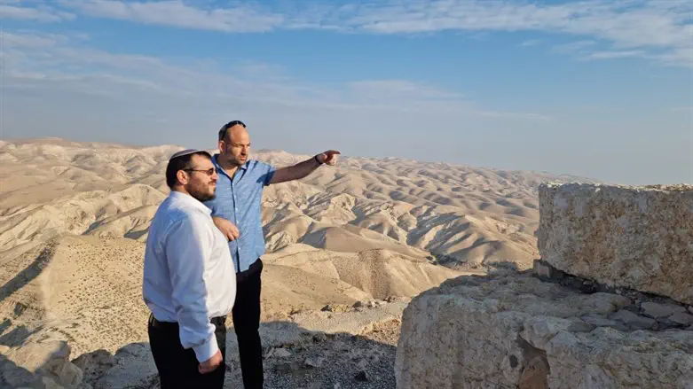 עמיחי אליהו בתצפית