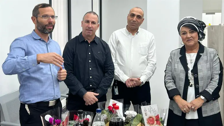 קרוב לבית