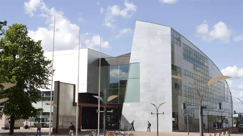 The Finnish National Gallery is located in Helsinki