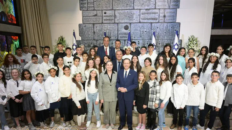אנחנו אוהבים אתכם וגאים בכם ביום הזה וגם תמיד