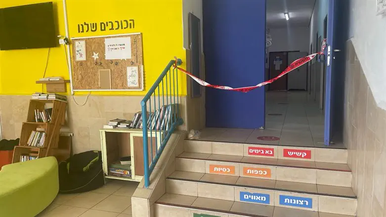 דקירה בתיכון