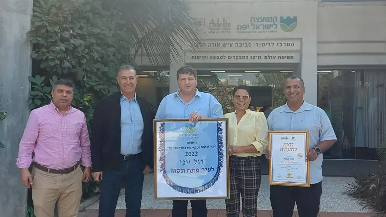 רמי גרינברג מקבל את האות