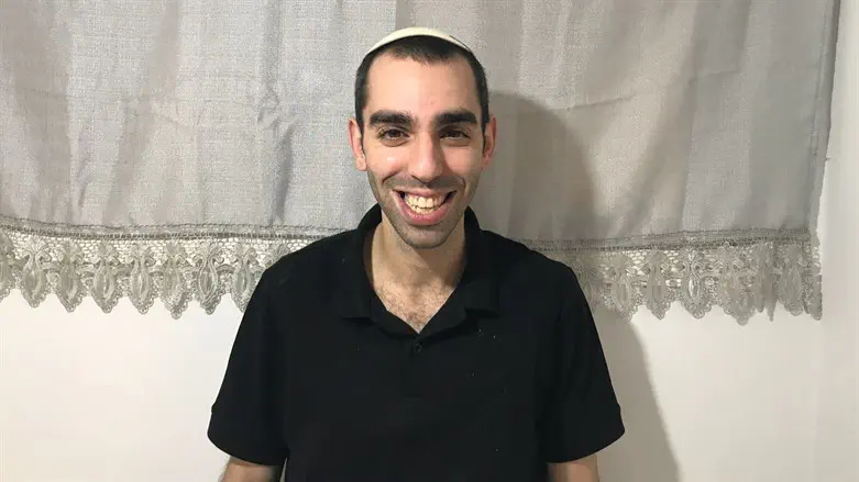 רז אזרד