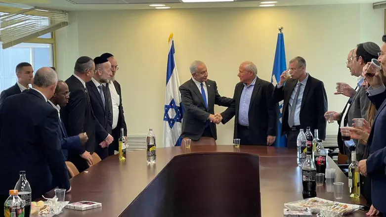 מסיבת יום ההולדת לאבי דיכטר