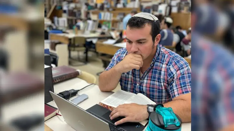 כל ארון הספרים היהודי אצלך במחשב