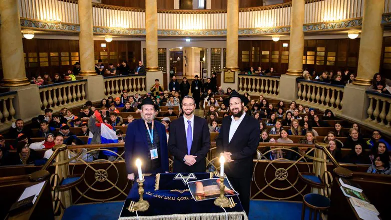 מאות הנערים בשבתון בווינה