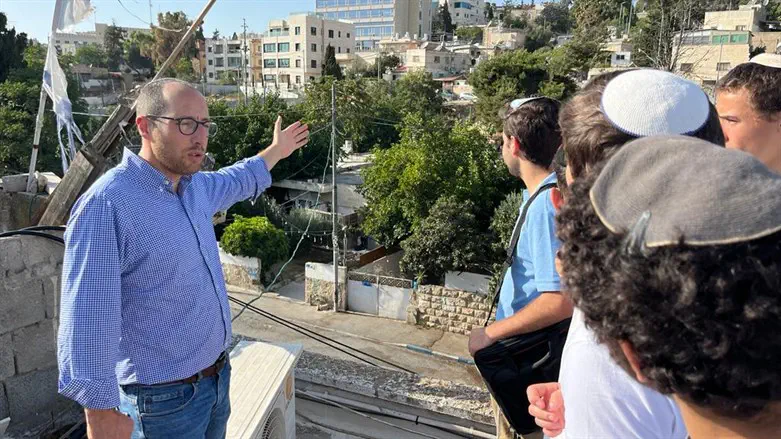 שפייזר מסביר לדור הצעיר על ירושלים העתיקה