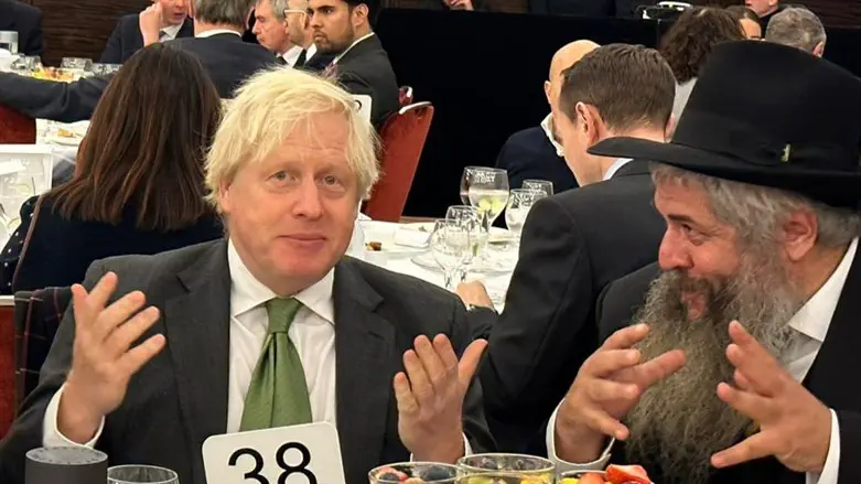 ראש הממשלה לשעבר והרב אסמן באירוע