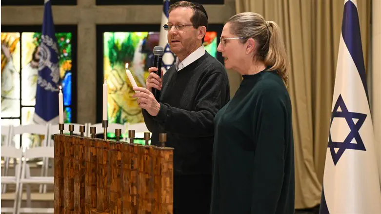 President Herzog lights Hanukkah candles, 2022