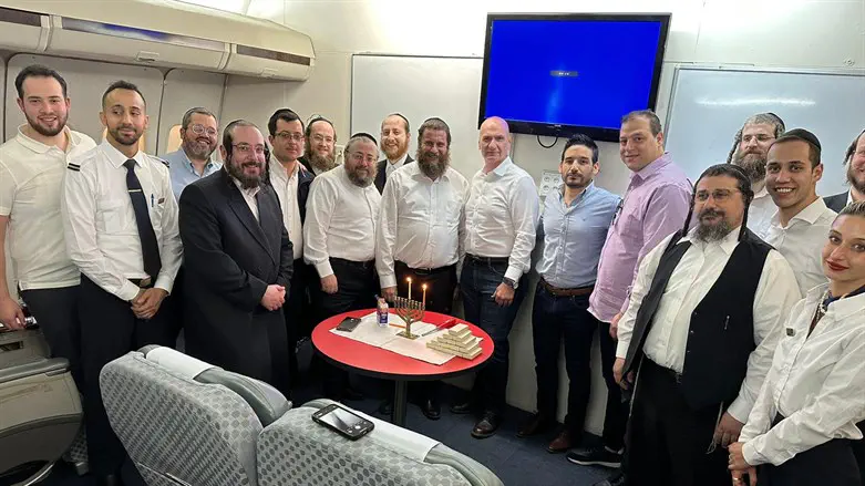 סוכנים מהודרים בביקור במוקד אל על, במרכז ירוש ודיש סמנכ"ל מכירות ותיירות בחברה