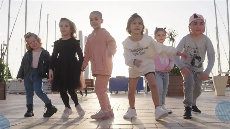 פתאום. גדולים מהחיים