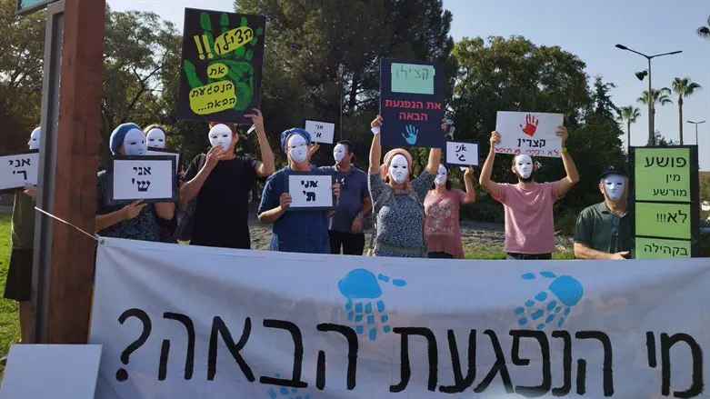 המחאות מול בית משפחת שיינברג בקצרין