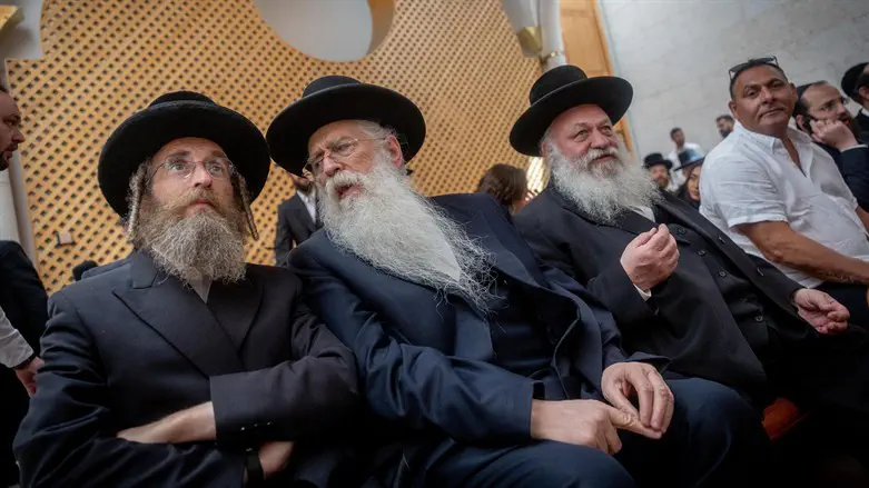 מימין: גולדקנופף, פרוש וטסלר