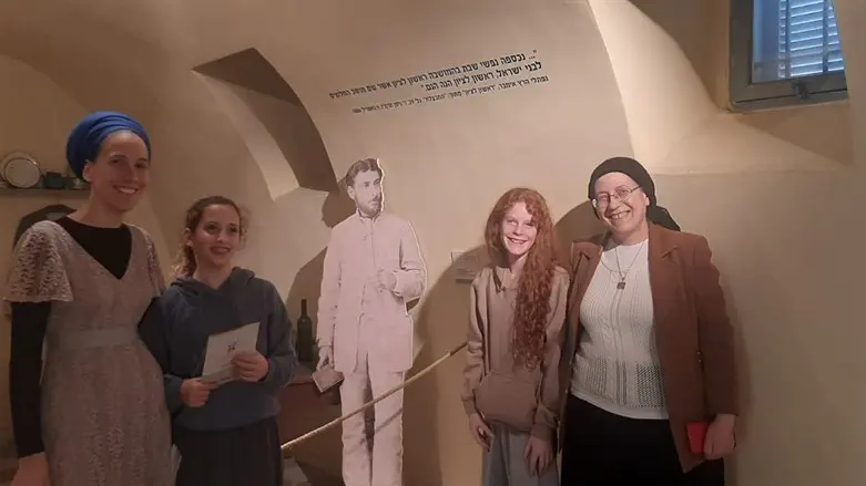 אורית סטרוק עם הנכדות