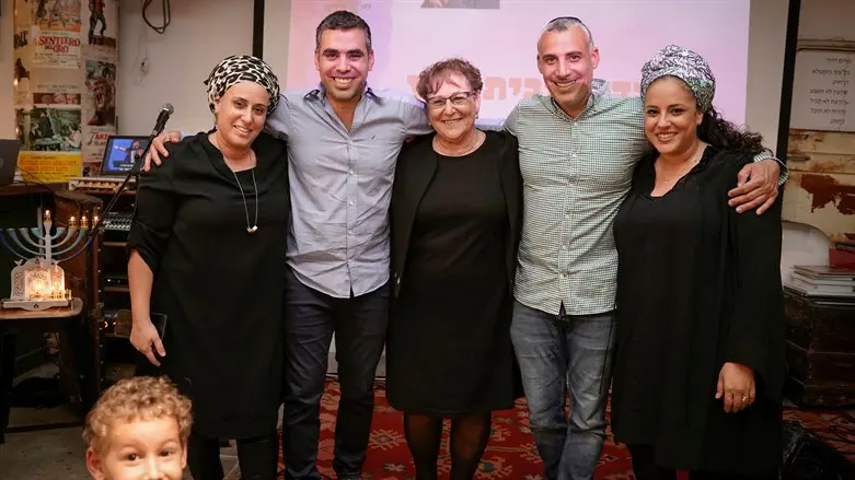 מרים פרץ באירוע הפרישה