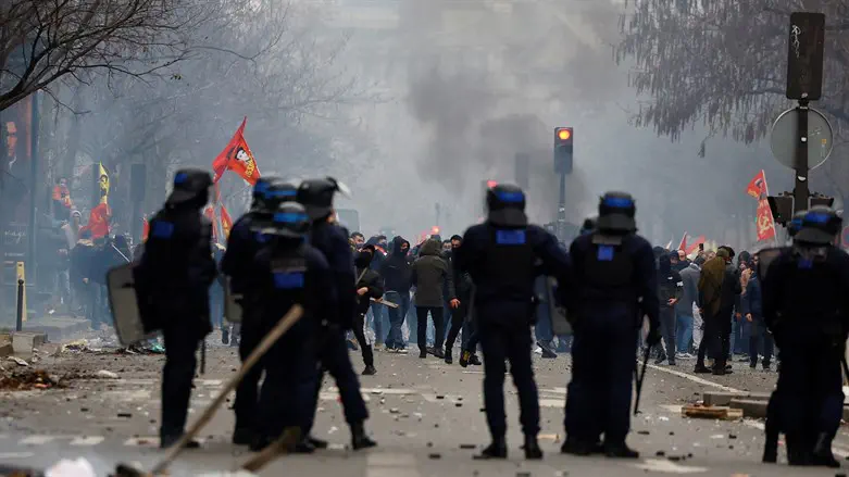 מהומות בפריז. ארכיון