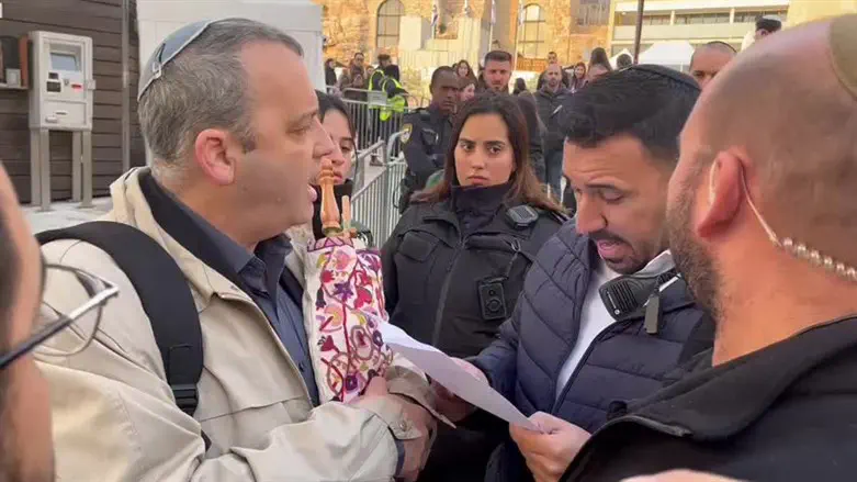 Kariv at the Western Wall