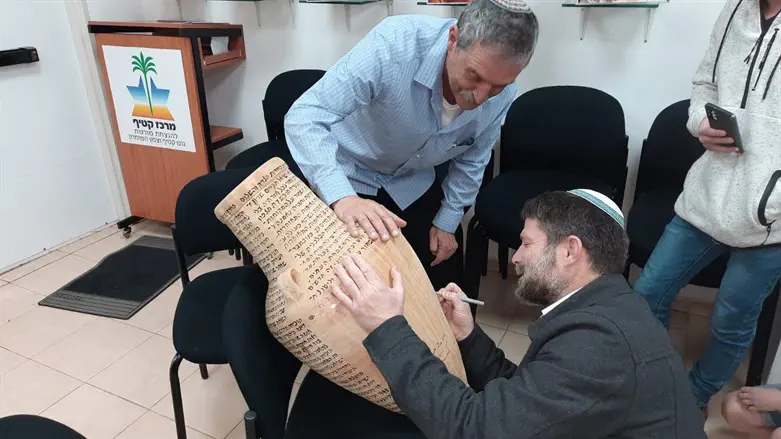 העקירה מגוש קטיף נוכחת וקיימת ביום יום 