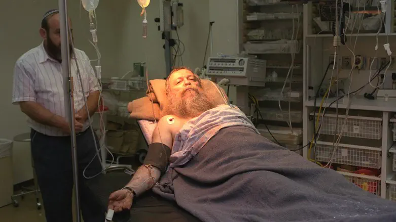 הרב חיים דרוקמן לאחר פציעתו בפיגוע ירי בשנת 93