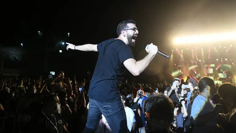 חנן בן ארי במופע הקיץ בבנימין