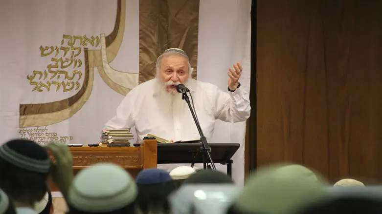 "חי את התורה שלימד בכל רמ"ח ושס"ה". הרב דרוקמן בישיבתו אור עציון