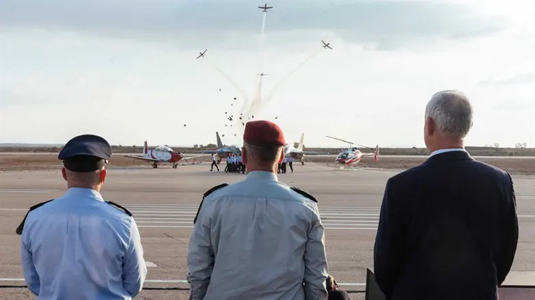 בני גנץ ואבביב כוכבי במסדר כנפיים