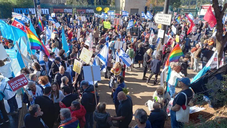 Movement for Quality Government protest near the Knesset