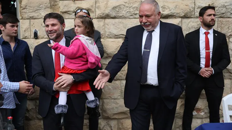 סמוטריץ' וליברמן בטקס חילופי השרים