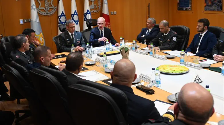 השר יואב לגנט עם פורום מטכ"ל