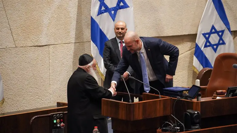 Амир Охана принимает поздравление