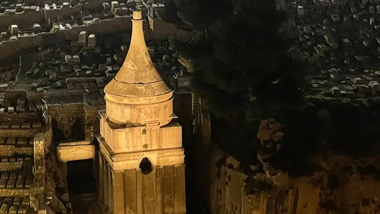 יד אבשלום בלילה