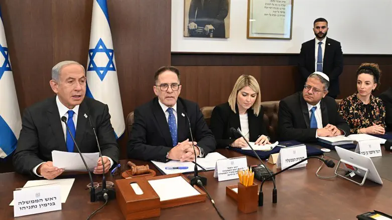 Netanyahu at Tuesday's cabinet meeting