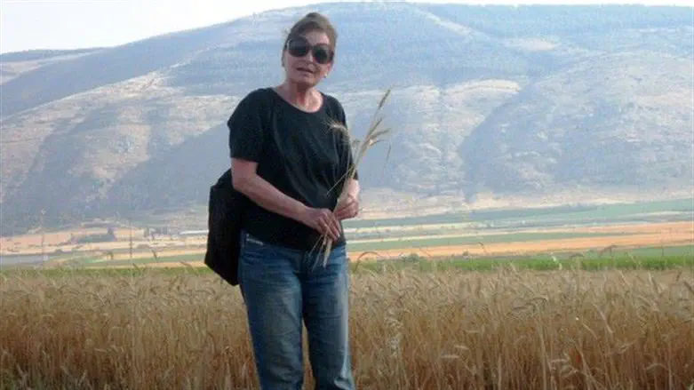 המשוררת דורית צמרת 