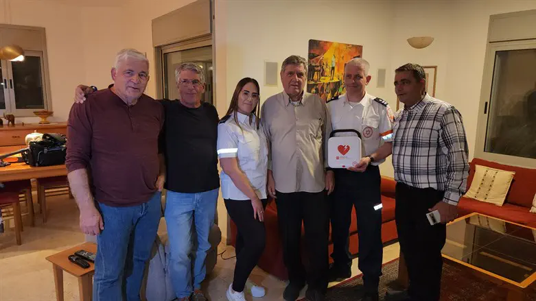 Yaron Efrat, center, flanked by EMT Ortal Cohen Yehezkel and Medevac Paramedic K