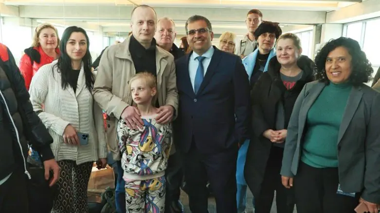 השר סופר עם העולים