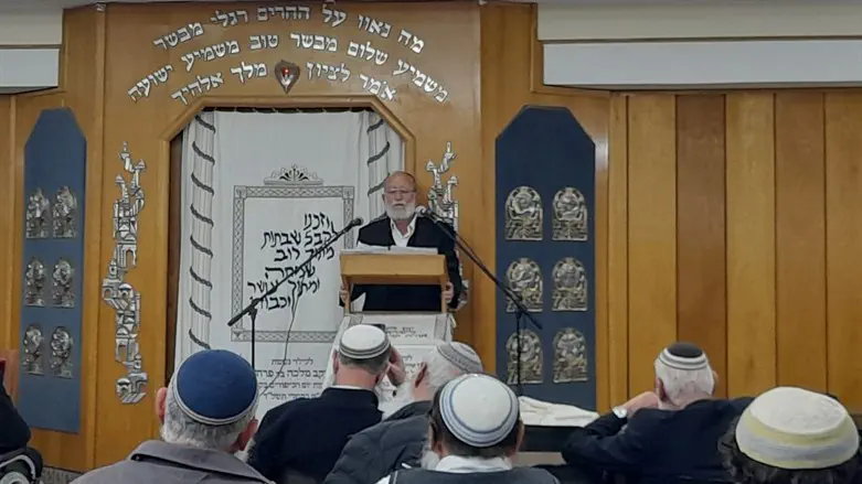 אביו של יהודה דימנטמן במהלך האזכרה
