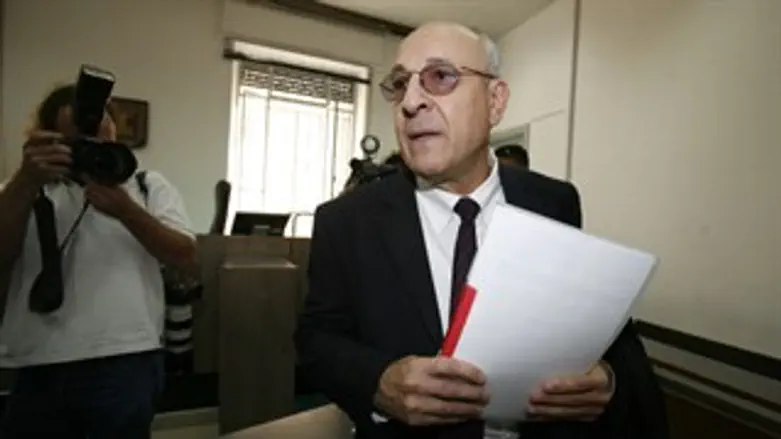 יצא לארה"ב. עו"ד יצחק מולכו