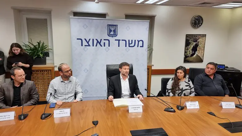 Министр финансов Бецалеь-Смотрич на пресс-конференции