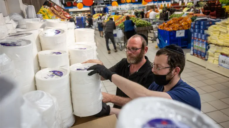 Disposable plates at Jerusalem supermarket