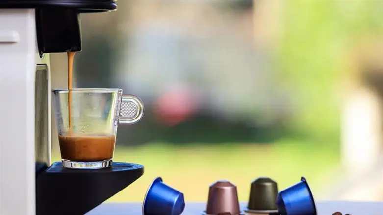 מכונת קפה עם קפסולות